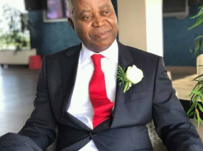 Axe Kinshasa-Paris, Emmanuel Macron : Adolphe Muzito salue l’arrivée à Kinshasa !