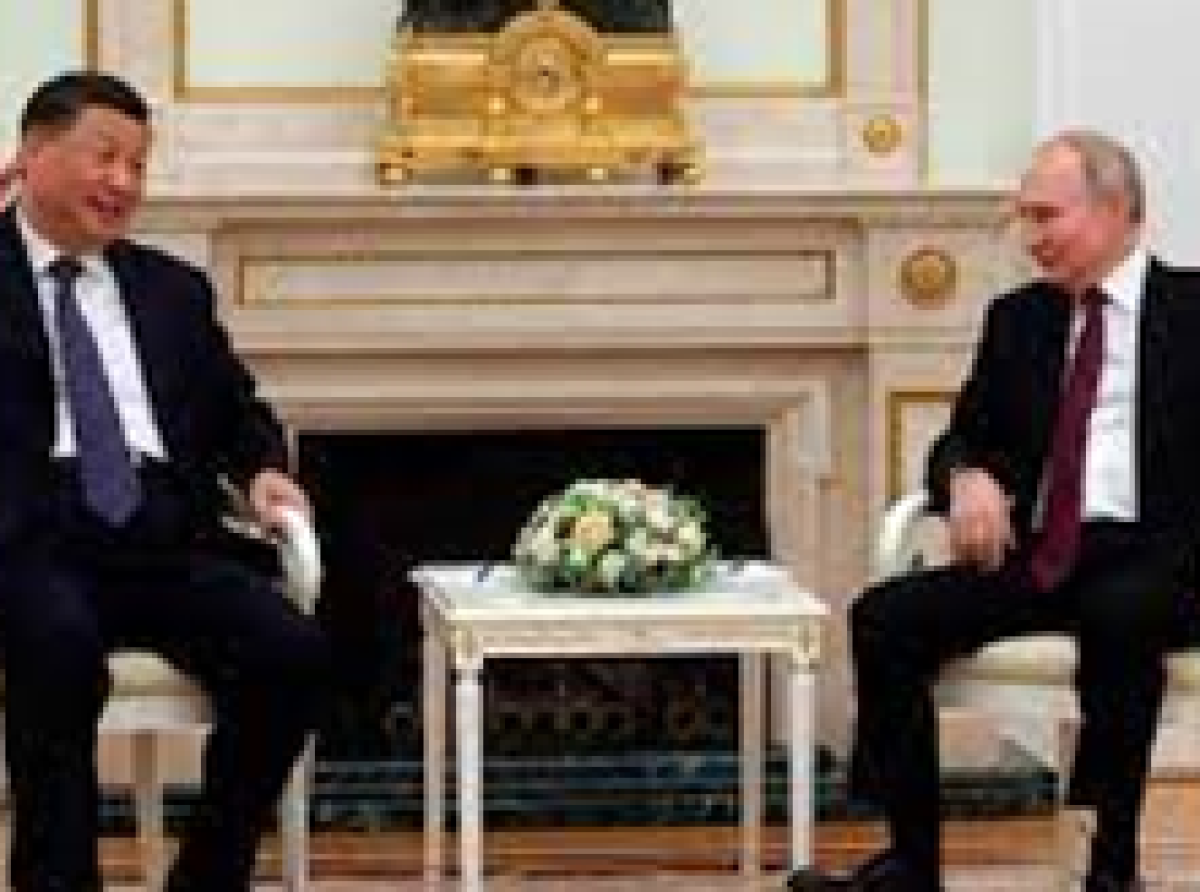Le Président Xi Jinping et le Président russe Vladimir Poutine ont tenu un entretien élargi