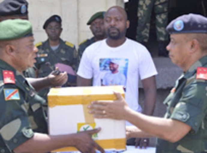 FARDC : Hubert Mamba et sa Fondation offrent un lot important de médicaments et autres équipements médicaux