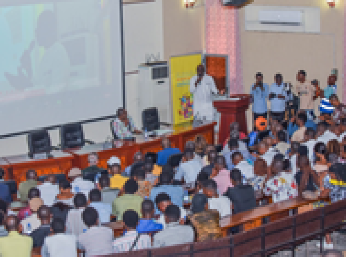 IXès Jeux de la Francophonie, Unikin : Lilian Thuram met les étudiants dans le bain des préparatifs