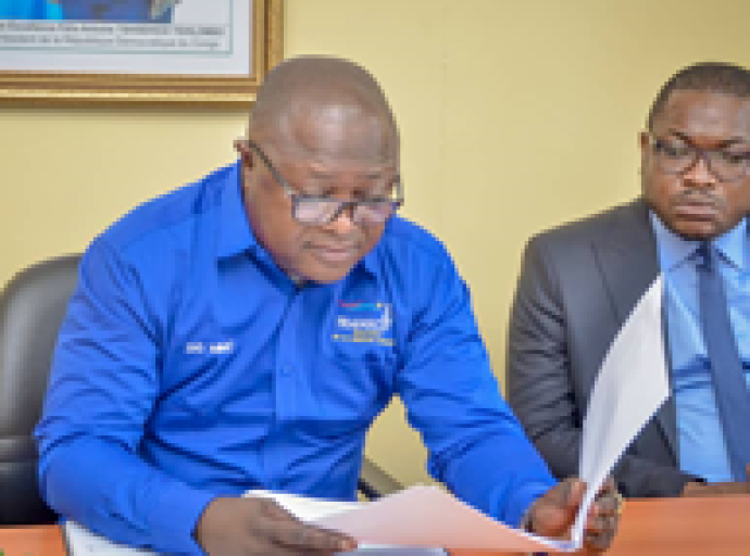TRANSCO : Cyprien Mbere Moba signe une convention collective avec le banc syndical