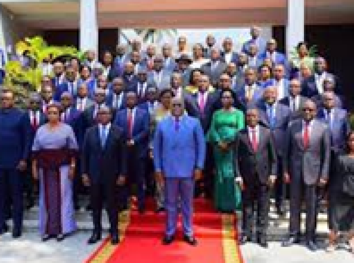 L’équipe Sama II autour de Félix Tshisekedi