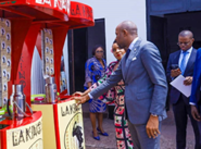Soutien du Gouvernement aux initiatives des PME congolaises : Patrick Muyaya visite l’usine du café ‘’La Kinoise’’