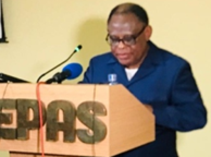 Affaire portions des terres, Isidore Ndaywel : «C’est la RDC qui devrait réclamer les territoires au Rwanda… »
