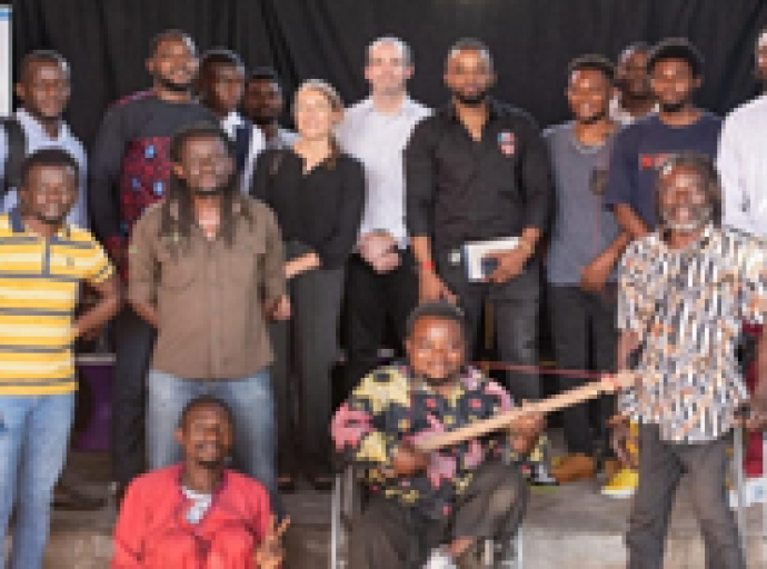 N’djili : la délégation de l'ambassade américaine rend visite au collectif des jeunes artistes