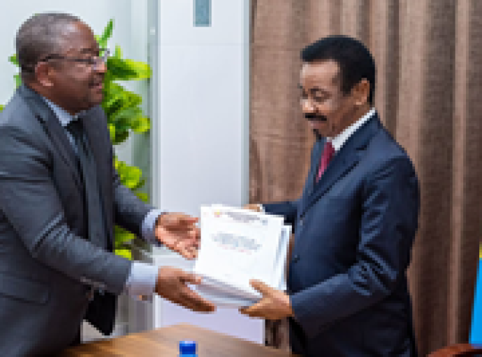 CNDH : Paul N’sapu dépose le rapport annuel 2022 sur la table de Christophe Mboso