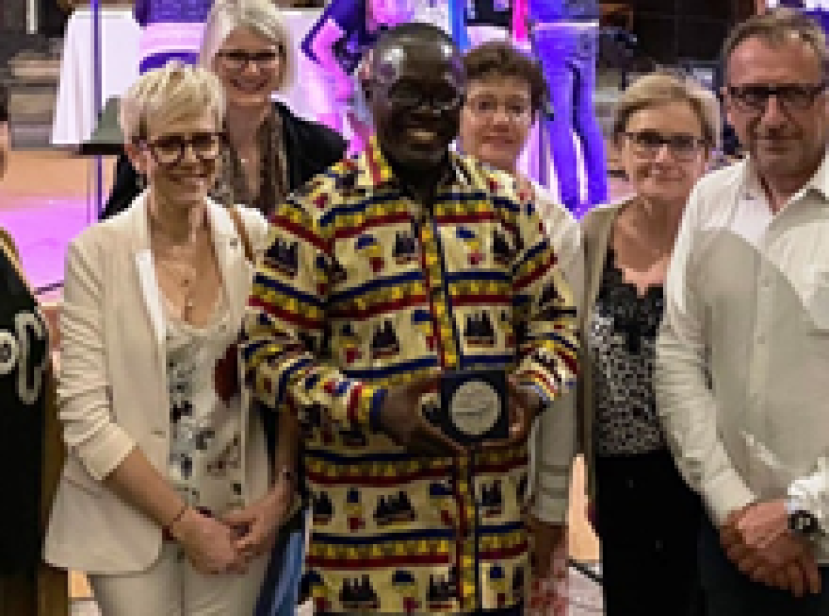 Pour son dévouement à Saint-Chamond et sa chorale : Ambroise Kua-Nzambi honoré avec un diplôme et une médaille d’honneur en France !
