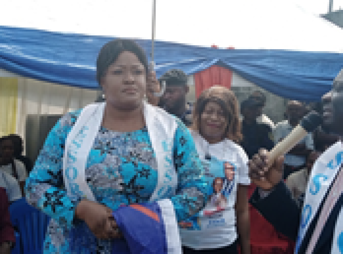 Nommée Secrétaire nationale adjointe en charge des partis politiques par Didier Mundela, Essor de la République: Mamie Nsumba Tshidibi s’affirme derrière la vision et le combat de Félix Tshisekedi