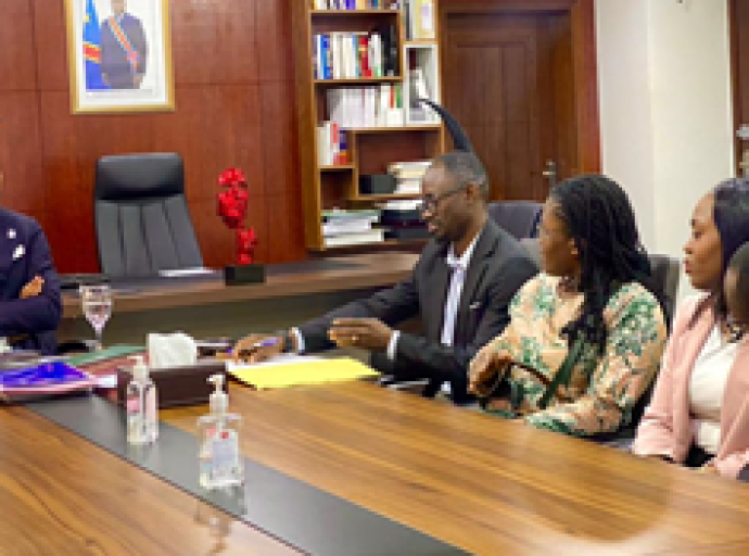 RDC : Muyaya a conféré avec les membres de l'académie des sciences pour les jeunes en RDC