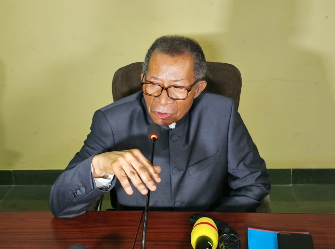 La Cour Constitutionnelle sur le banc des accusés : ouvrage choc du Professeur Emérite Auguste Mampuya !