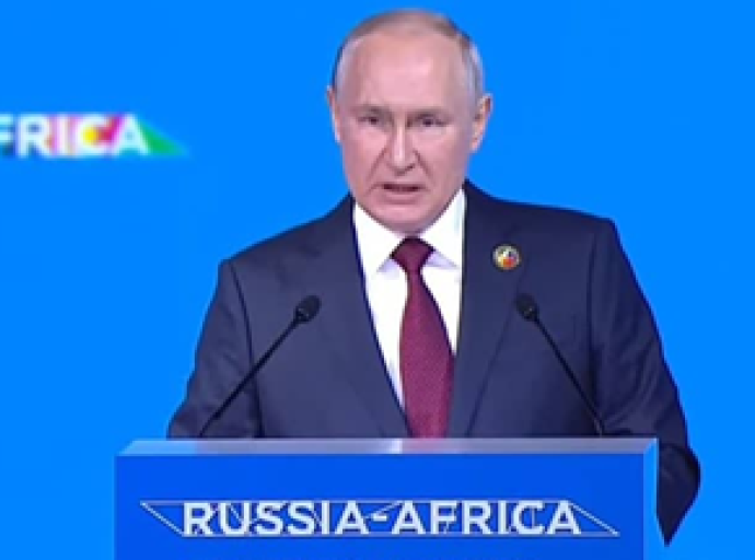L’Afrique courtisée par tout le monde : Vladimir Poutine promet de livrer gratuitement les céréales aux pays africains