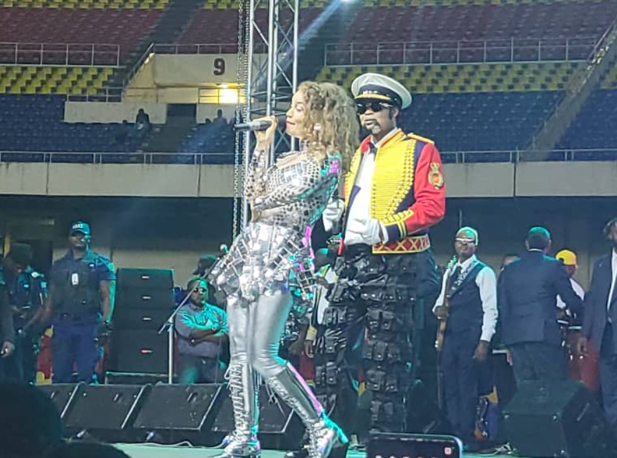 Invitée de Wazekwa au Stade de Martyrs : La chanteuse Solina joue et dompte le public !