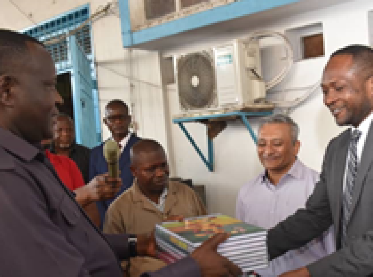 L’U.A.C s’exécute, OCC : le DG Etienne Tshimanga a réceptionné un lot important des fournitures de Bureau