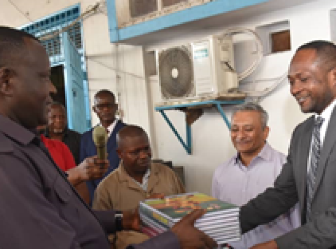 L’U.A.C s’exécute, OCC : le DG Etienne Tshimanga a réceptionné un lot important des fournitures de Bureau