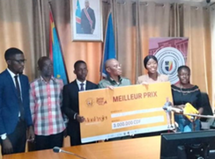 Kinshasa : l'UNIKIN prime 12 étudiants porteurs des projets émergents    