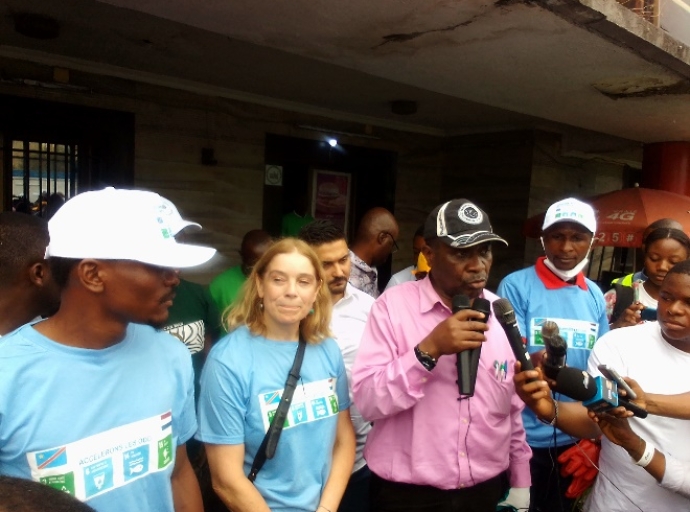 Kinshasa: Logos 1er organise une marche de santé de ramassage des déchets plastiques