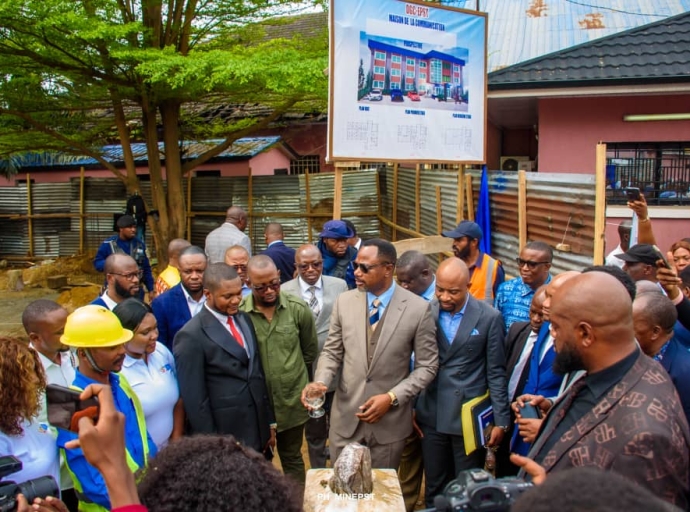 EPST : Tony Mwaba pose la première pierre de construction du bâtiment administratif de la DGC