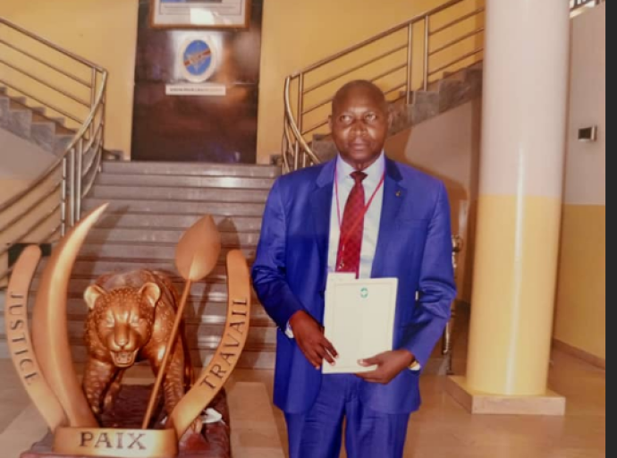 Diplômé au CHESD depuis 2022, Matthieu Mpungue rend hommage à Félix Tshisekedi et ses brillants formateurs