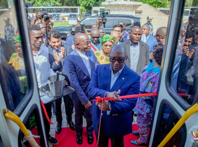 Kinshasa : Sama Lukonde réceptionne un lot de bus Mercedes-Benz Transco produits localement