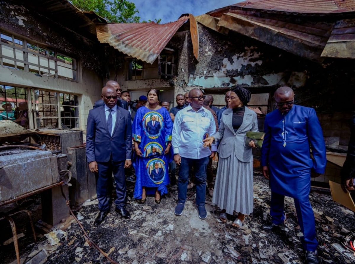 Kolwezi : Sama Lukonde assiste les élèves victimes d’un incendie