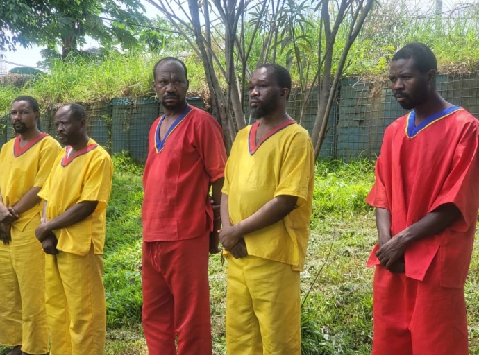 Accusés de complicité avec le  M23, RDC : une bande de cinq traîtres capturés à l’Est  et présentés au public à Kinshasa !