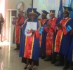 Pour sa lutte pour le droit à l’éducation de la femme et la paix en RDC, L’Université de Kinshasa décerne le Doctorat Honoris Causa à Débora Kayembe