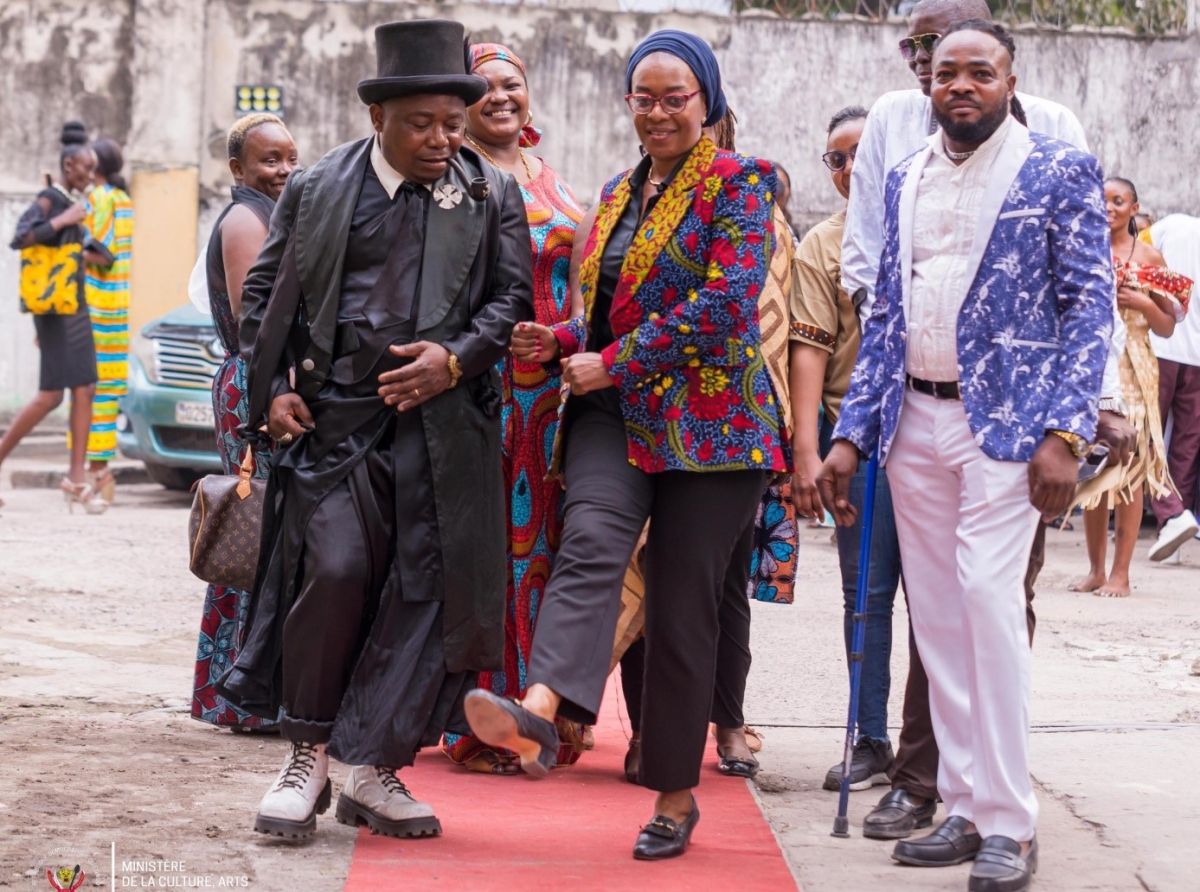 Journée internationale de la Mode, Culture : Yolande Elebe défile sur le tapis rouge pour soutenir les stylistes congolais 