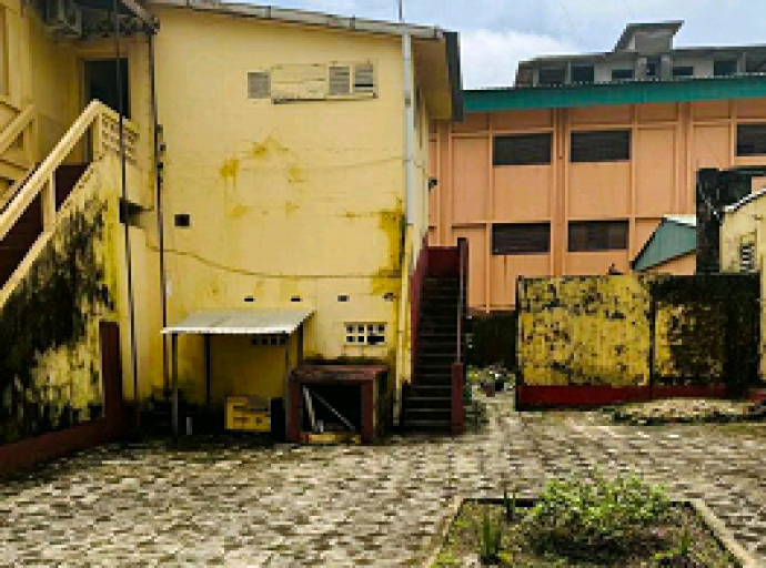 Cri d’alerte au Gouvernement Suminwa, Emmanuel Ilunga : ‘’L’Ambassade de la RDC en Guinée Conakry fonctionne dans un garage’’