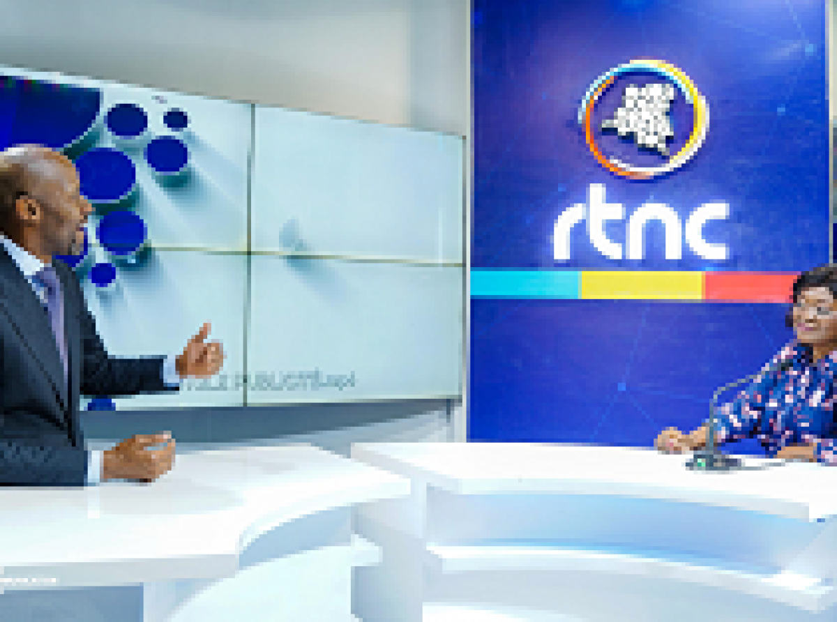RDC : Patrick Muyaya dote la RTNC d’un nouveau studio de présentation des JT