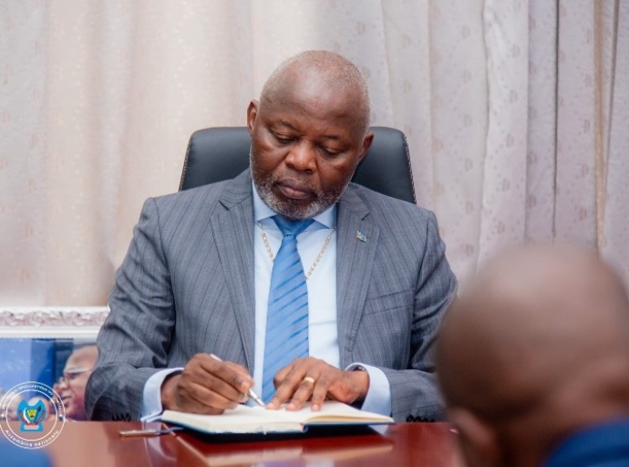 Devant Vital Kamerhe, Kinshasa : l'APROPHACO plaide pour la suspension de la mesure de fermeture des pharmacies privés des propriétaires non pharmaciens