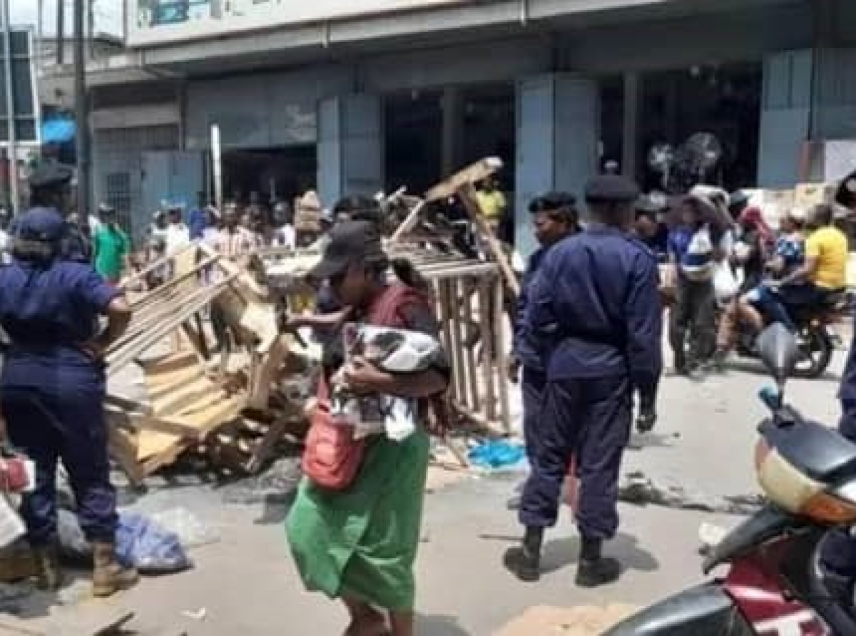 Kinshasa : la Police démantèle des marchés pirates à Zando