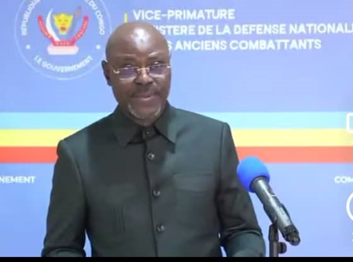 Remise des directives ministérielles permanentes, Défense et Sécurité : Guy Kabombo Muadiamvita renforce les FARDC !
