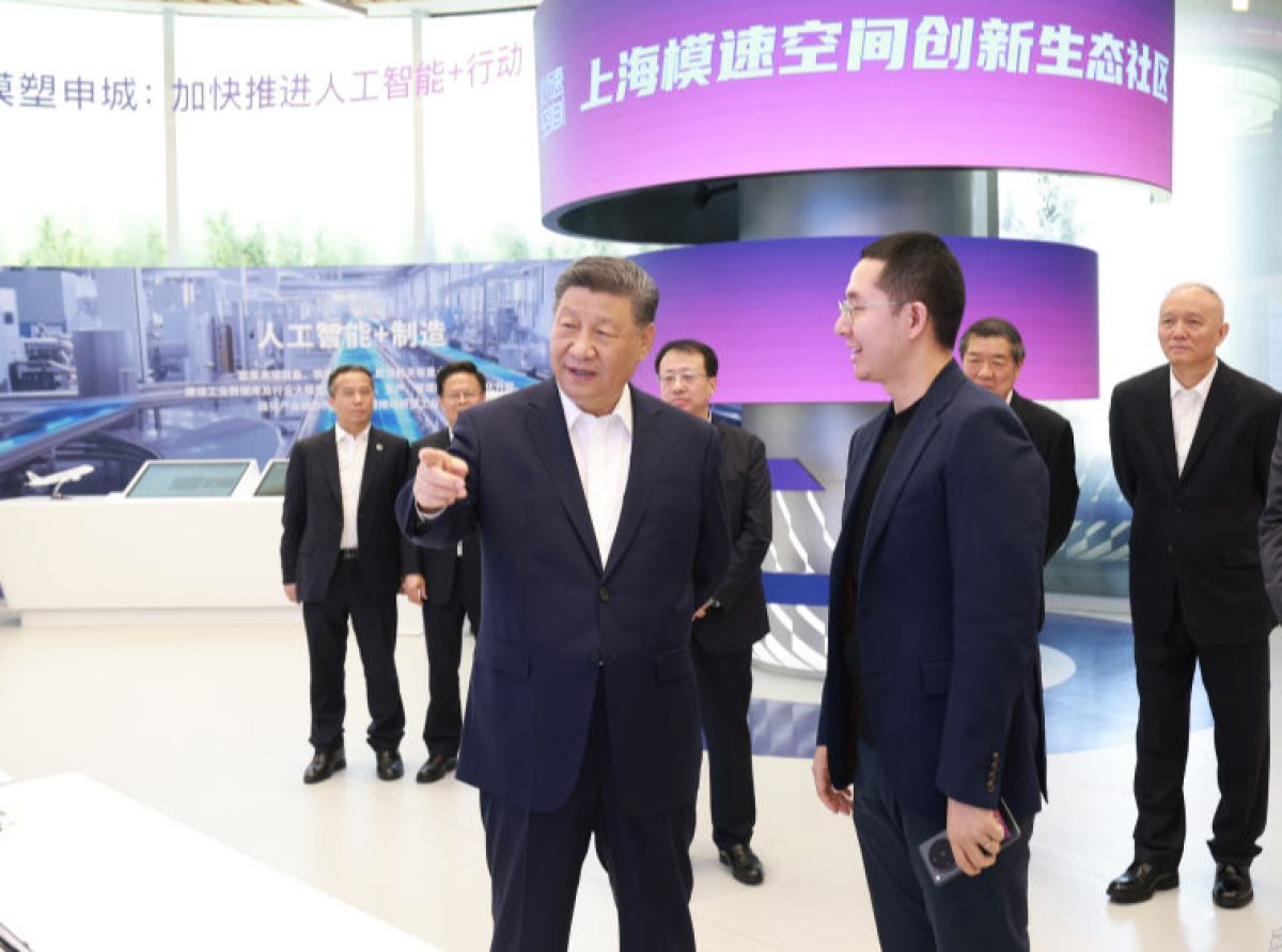 Xi Jinping inspecte le secteur de l'IA à Shanghai et appelle à son développement
