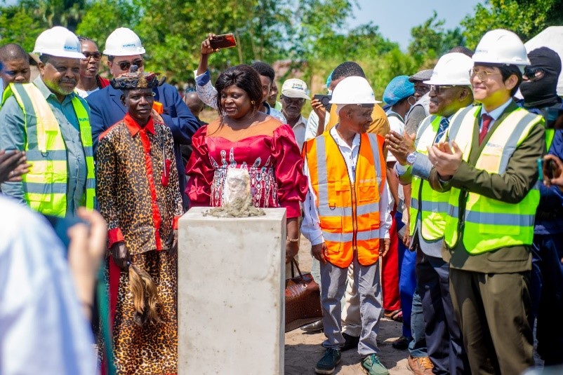 Pose de la 1ère pierre pour le Projet ‘’Amélioration de la Santé de la mère et de l’Enfant’’, Kwango : la KOICA engagée dans le renforcement du système de Santé en RDC