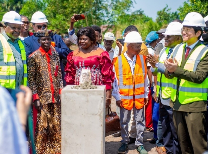 Pose de la 1ère pierre pour le Projet ‘’Amélioration de la Santé de la mère et de l’Enfant’’, Kwango : la KOICA engagée dans le renforcement du système de Santé en RDC