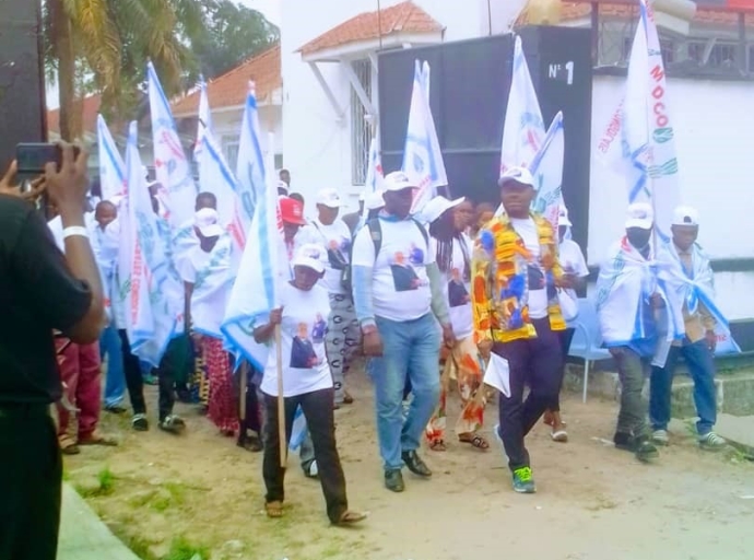 Tout en saluant la victoire diplomatique de Félix Tshisekedi, Kinshasa : le MDCO de Gabriel Mokia organise une marche de soutien à l’accord de paix de Washington