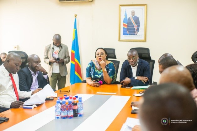 Après des années de cacophonie tarifaire , Kinshasa : une commission mixte à pied d'œuvre pour uniformiser le coût du transport pour les motos et tricycles !