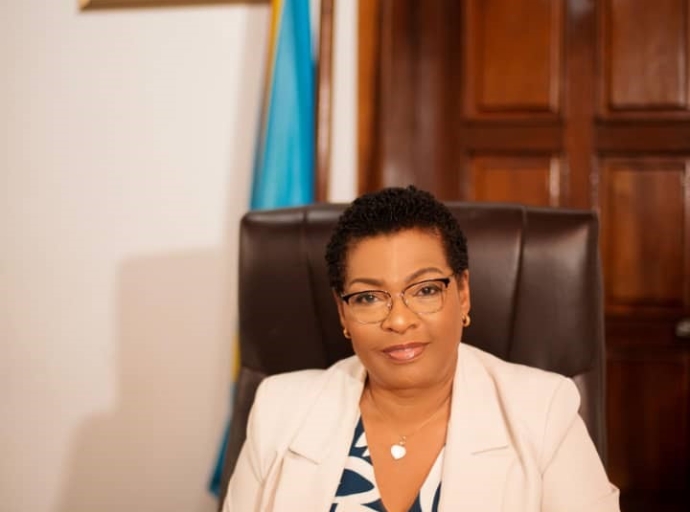 Gilbert Kabanda s’en va la tête haute, ESURS-IT : Marie-Thérèse Sombo prend l'engagement d'œuvrer pour la consolidation des acquis et la mise en route de nouvelles ambitions