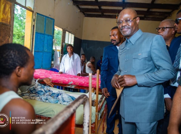 Maniema : Guy Kabombo déclare la guerre à la spoliation des camps militaires !