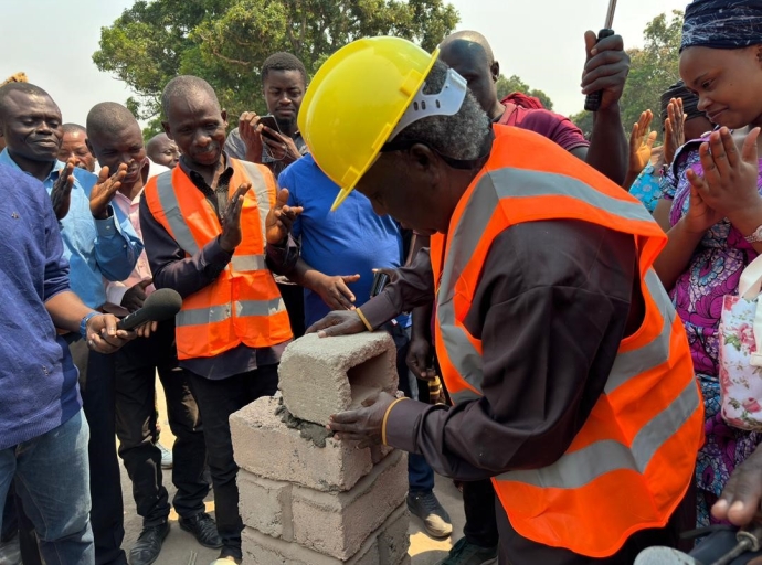 Une journée dédiée à l’éducation et au développement communautaire : Le Bâtisseur Joseph Mukungubila Mutombo met le moteur en marche pour la modernisation de Kisaala