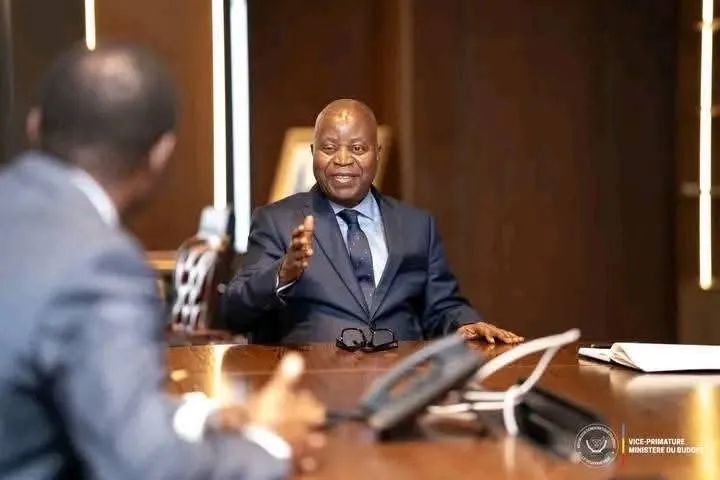 Rentrée parlementaire aujourd’hui : Adolphe Muzito prévoit 20,3 milliards USD dans son avant-projet de Budget 2026