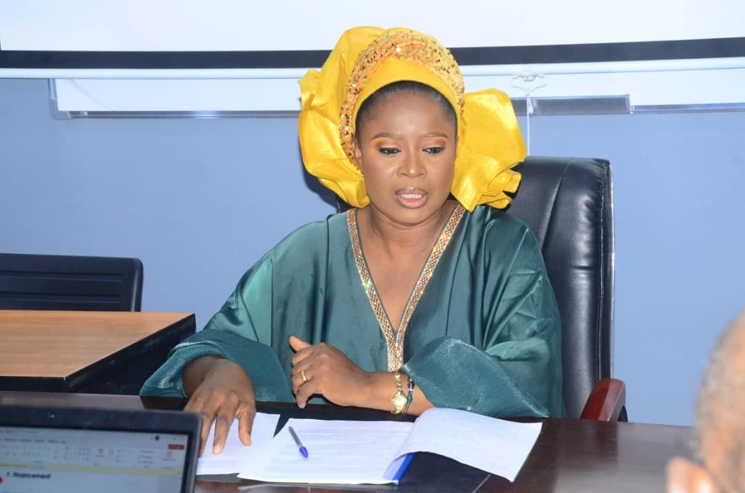 ‘‘Fiscalité du Secteur Informel’’ : Brigitte Nkembi défend son projet de thèse et décroche la Grande Distinction avec un sujet brûlant