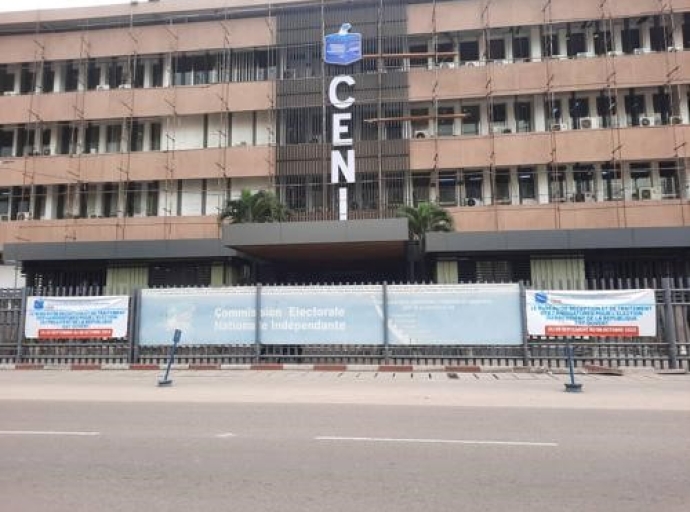 Incendie dans ses entrepôts centraux de Limete , CENI : plusieurs lots de matériels électoraux partis en fumée !