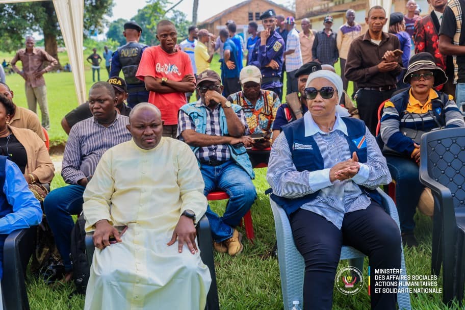 Kisangani : Eve Bazaïba encourage les déplacés à retourner volontairement dans leurs villages