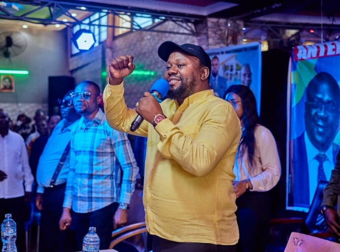 Routes, eau, électricité…Camp Luka : Samuel Mbemba invite la population à ne pas oublier les réalisations de Félix Tshisekedi !