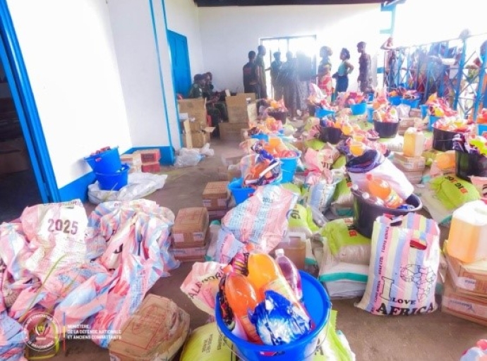 Kalemie : Guy Kabombo au chevet des blessés de guerre au camp Marin