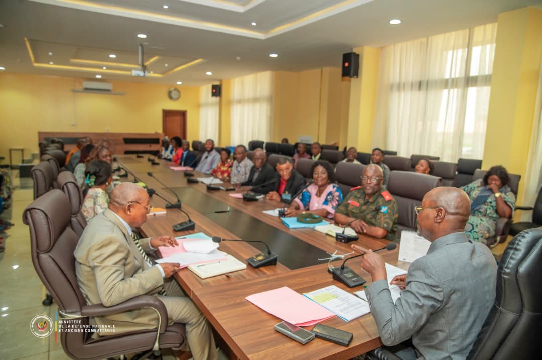 Grogne au Secrétariat Général à la Défense : Guy Kabombo Muadiamvita apaise les esprits !