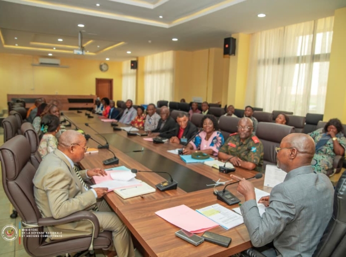Grogne au Secrétariat Général à la Défense : Guy Kabombo Muadiamvita apaise les esprits !