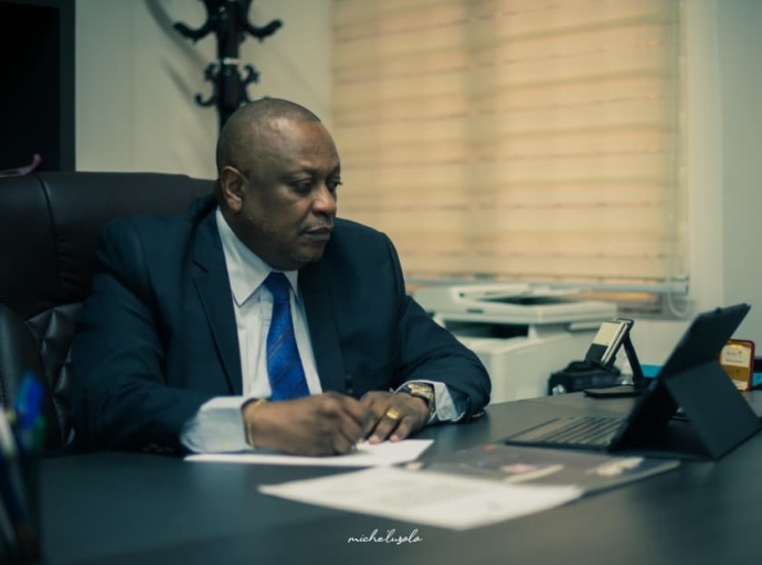 Elu du Sud-Ubangi : Jean-Jacques Mbungani signale les  détournements des matériaux de modernisation du port d’Akula